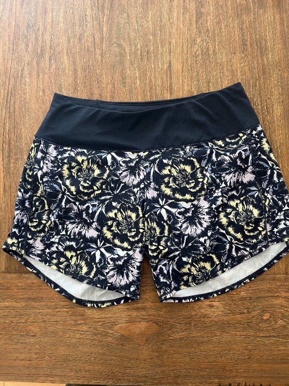 🏃‍♀️🦋OISELLE OBSESSION RUNNING SHORTS 6" — SIZE 4| TITLE NINE